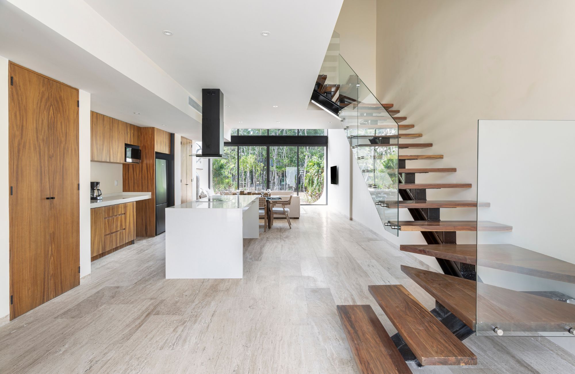 Spacious house with private pool, terrace, patio, bar, cellar. Common areas, zen area, barbecue area, lounge bar.