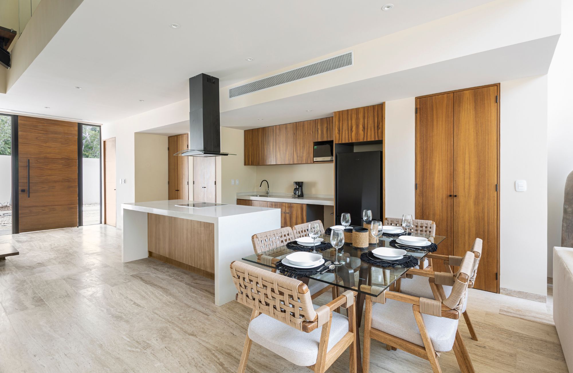 Spacious house with private pool, terrace, patio, bar, cellar. Common areas, zen area, barbecue area, lounge bar.