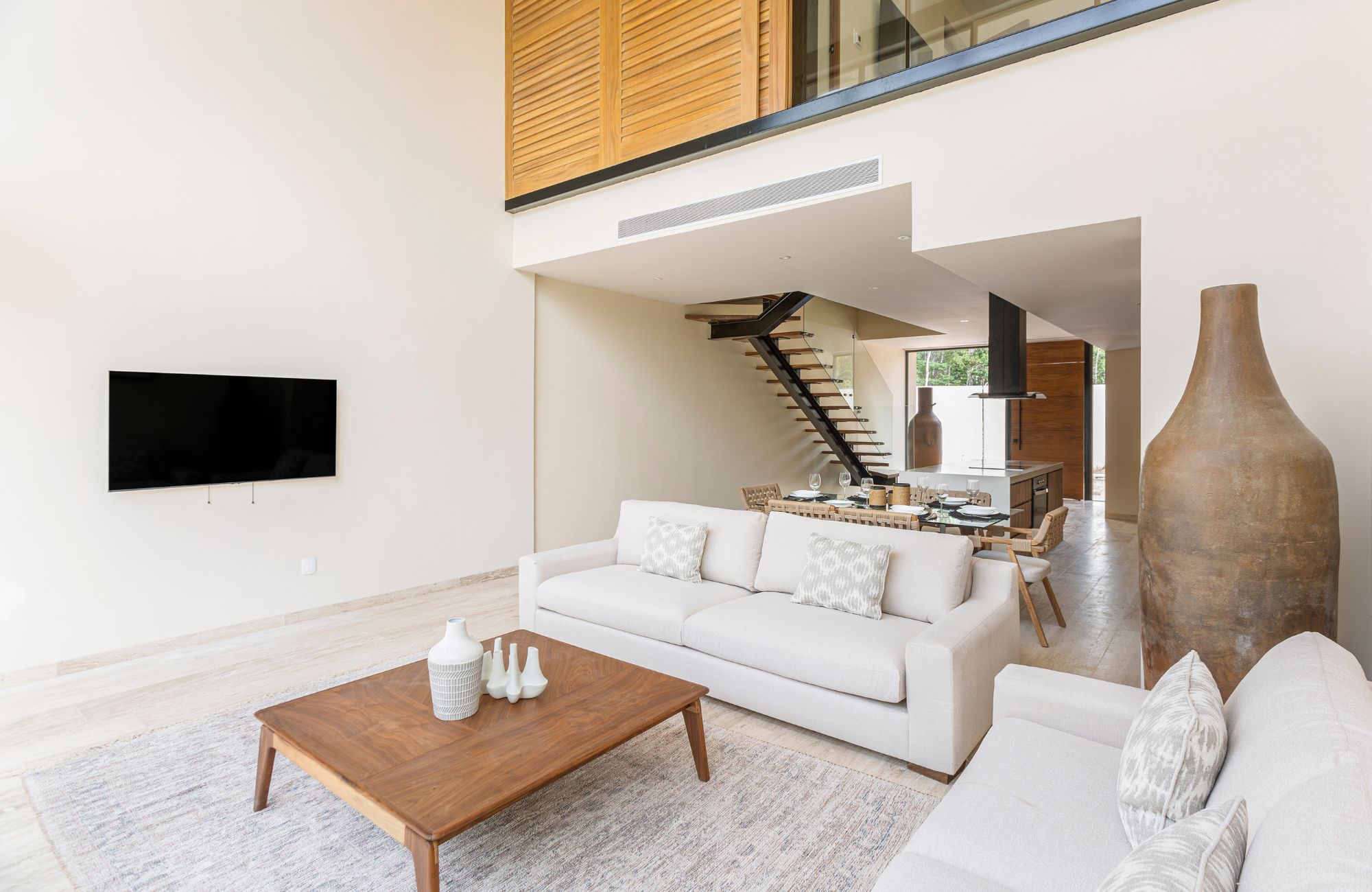 Spacious house with private pool, terrace, patio, bar, cellar. Common areas, zen area, barbecue area, lounge bar.