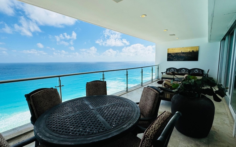 Departamento en Emerald, con vista al mar y laguna, Zona Hotelera, Canc&uacute;n&nbsp;