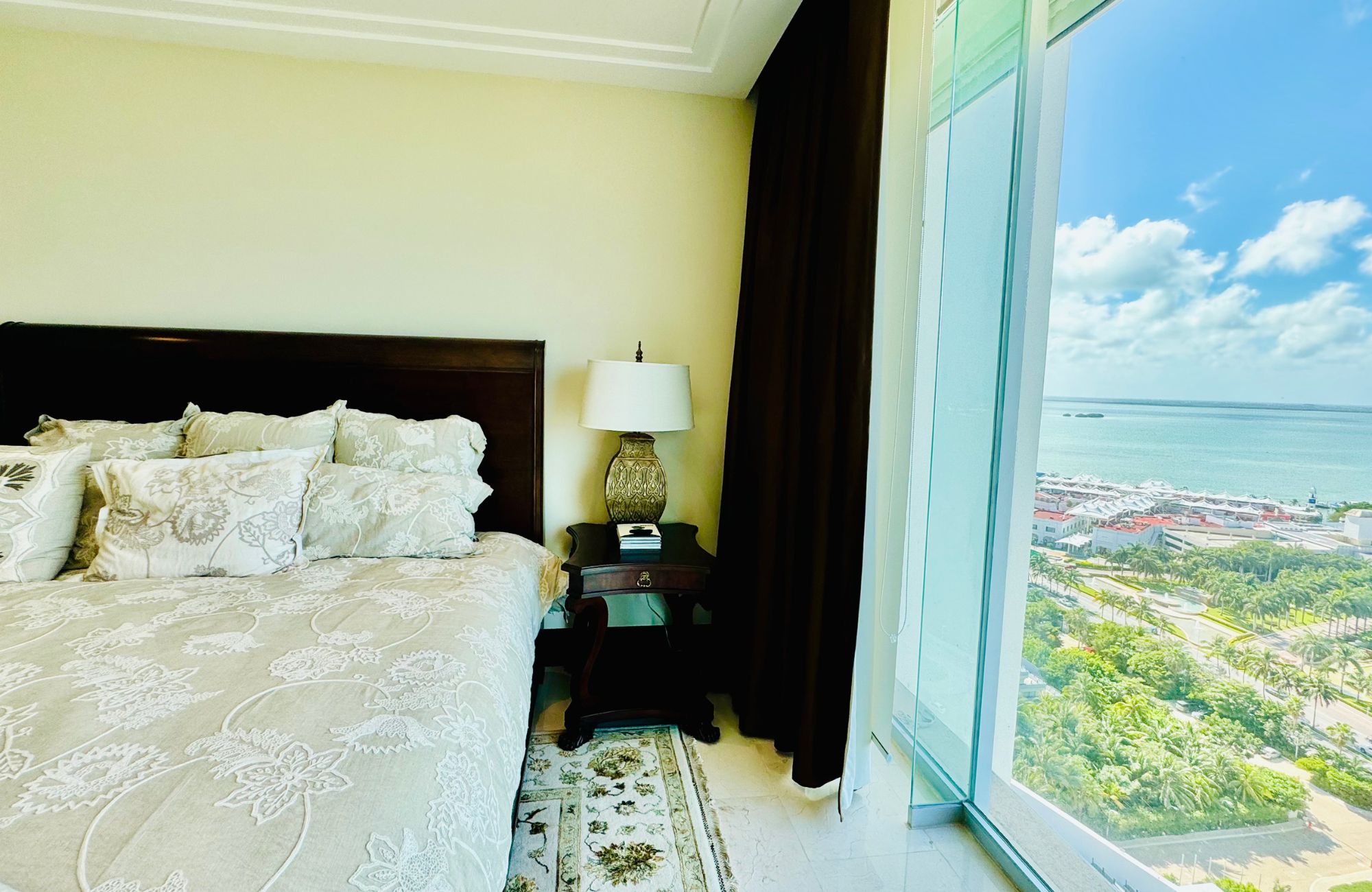 Departamento con vista al mar y a la laguna, en venta, Zona Hotelera Canc&uacute;n