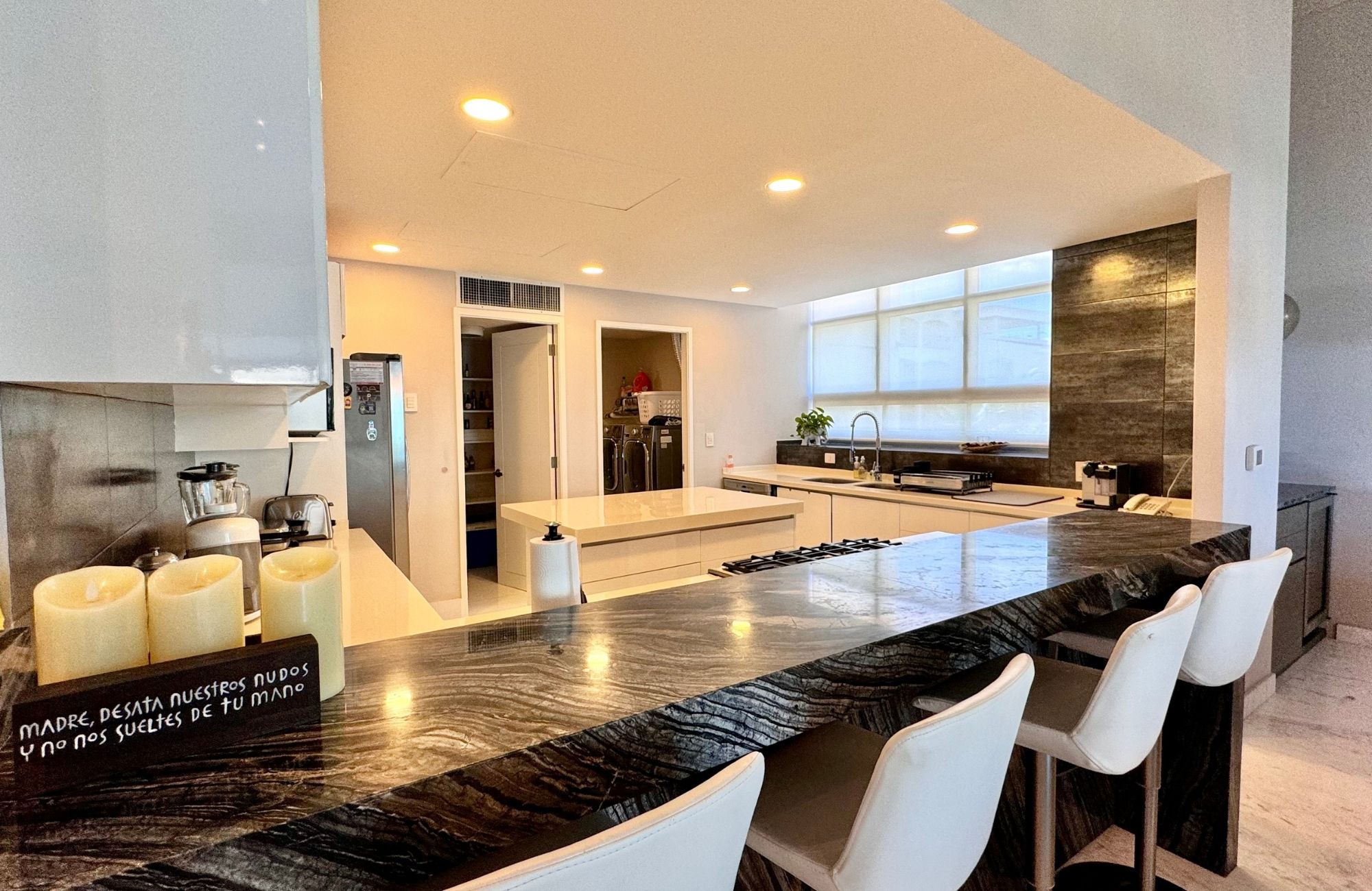 Departamento de lujo con vista a laguna y amenidades, Zona Hotelera Canc&uacute;n