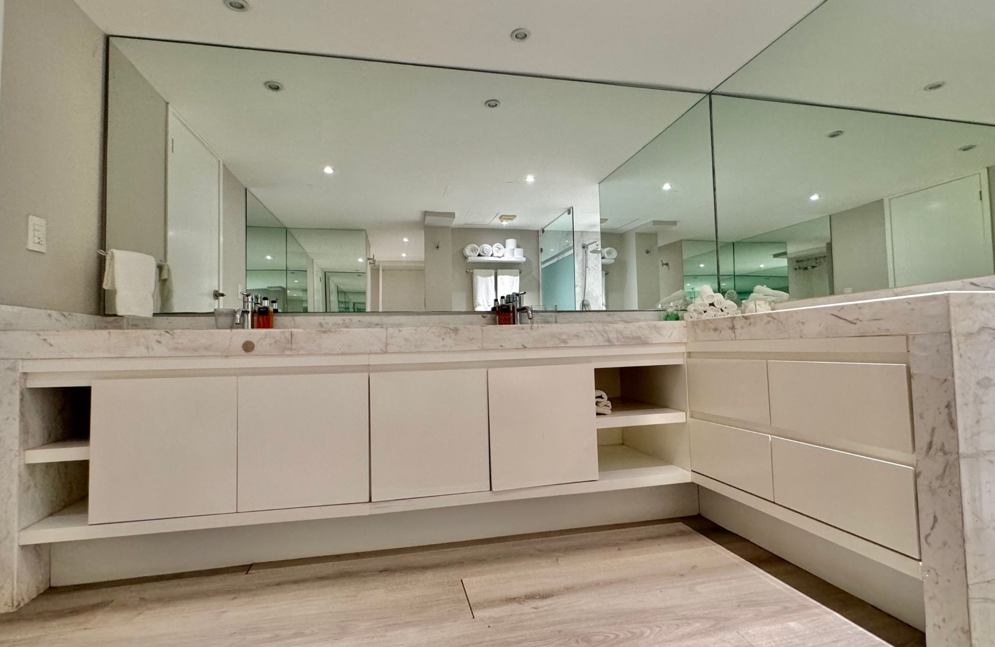 Departamento de lujo con vista a laguna y amenidades, Zona Hotelera Canc&uacute;n