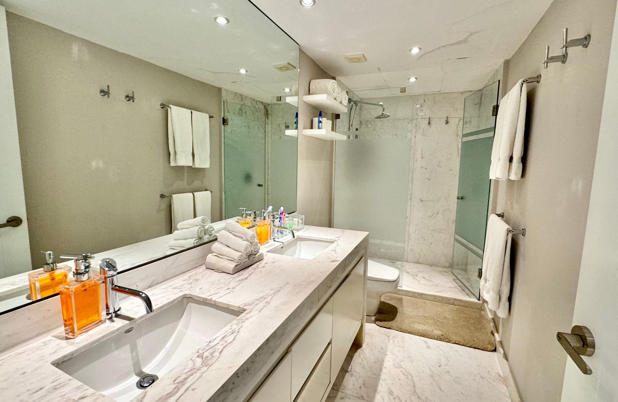 Departamento de lujo con vista a laguna y amenidades, Zona Hotelera Canc&uacute;n