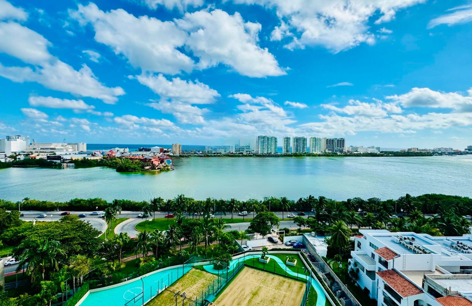 Departamento de lujo con vista a laguna y amenidades, Zona Hotelera Canc&uacute;n
