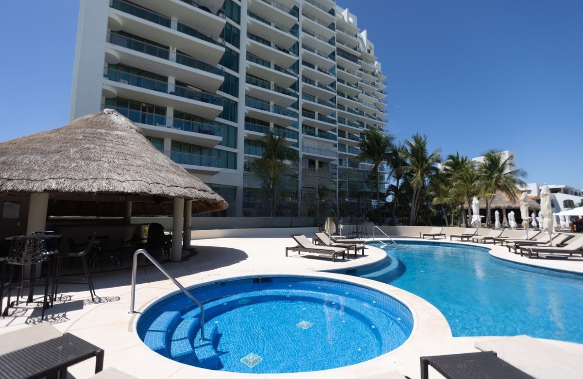 Departamento de lujo con vista a laguna y amenidades, Zona Hotelera Canc&uacute;n