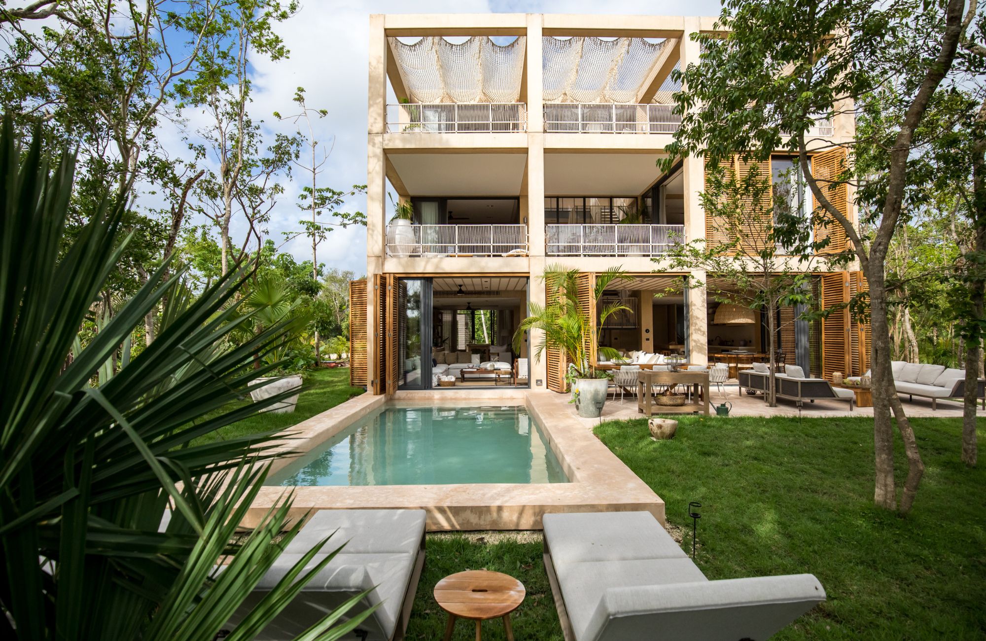 Luxury Villa with Private Pool and Jacuzzi for Sale &ndash; Playacar, Playa del Carmen