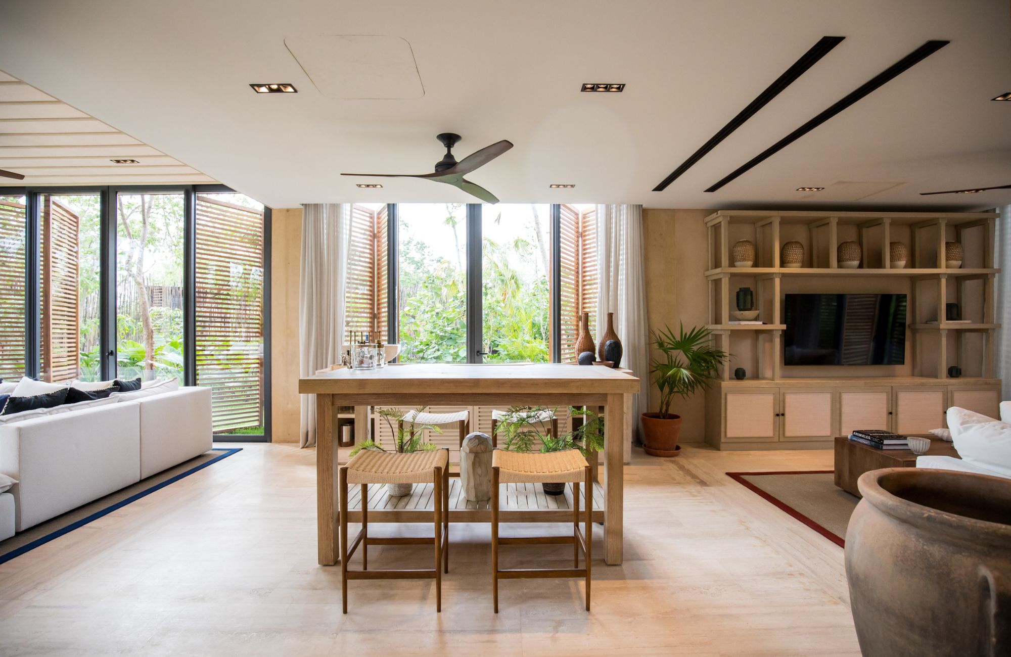 4-bedroom house, private pool, ocean access, 2 independent studios for sale in Playacar Phase 2.