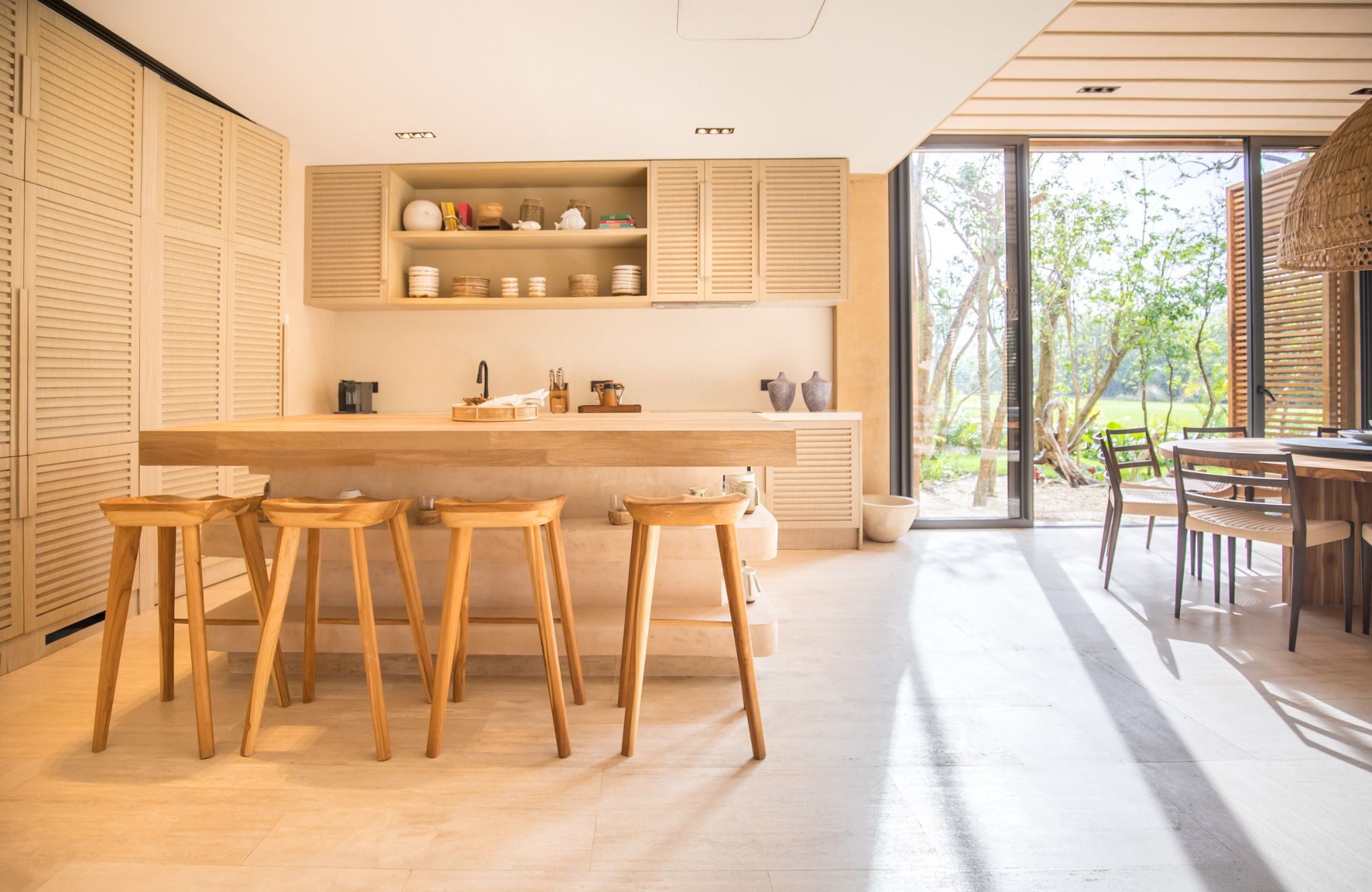 4-bedroom house, private pool, ocean access, 2 independent studios for sale in Playacar Phase 2.