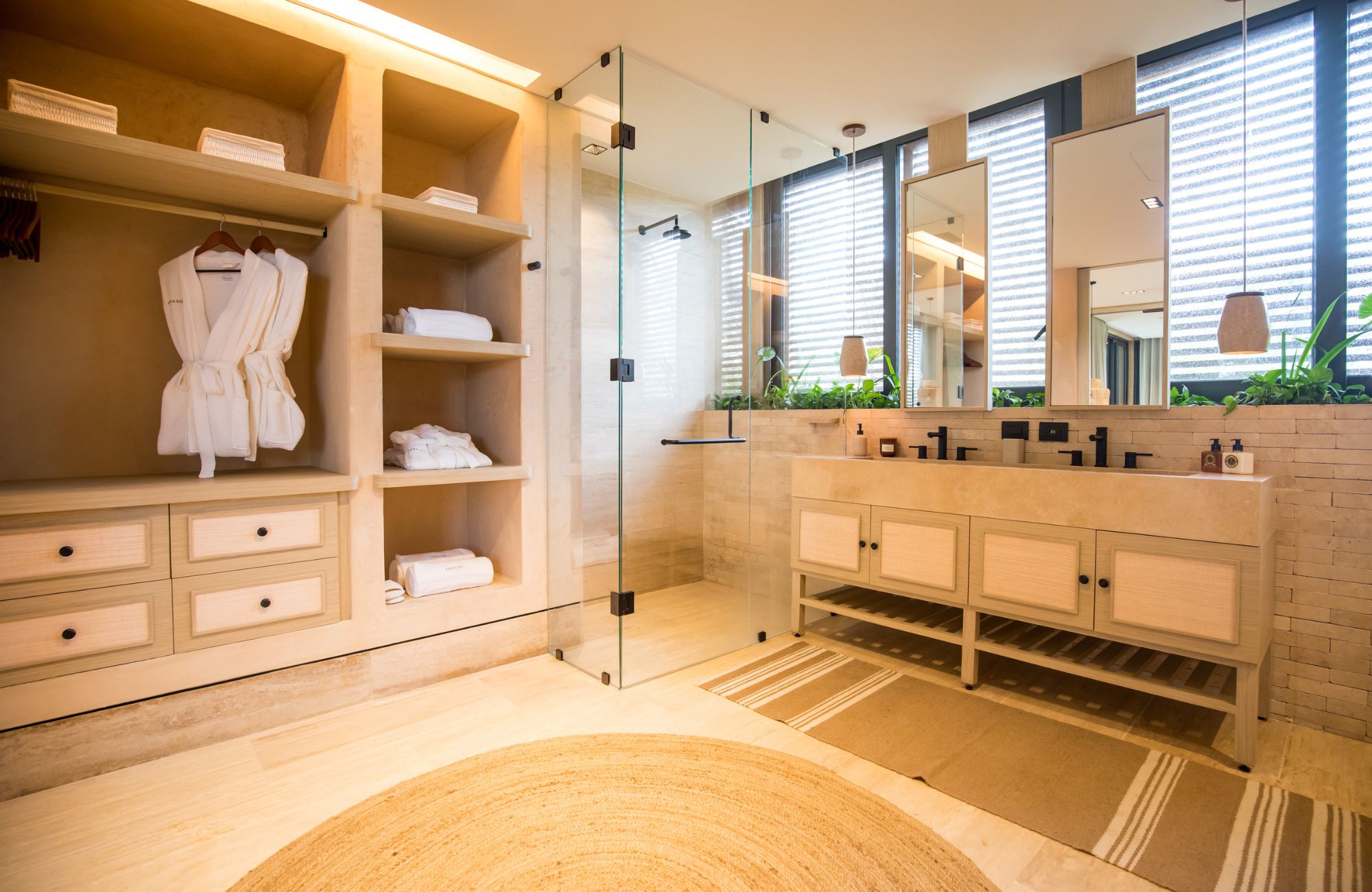 4-bedroom house, private pool, ocean access, 2 independent studios for sale in Playacar Phase 2.