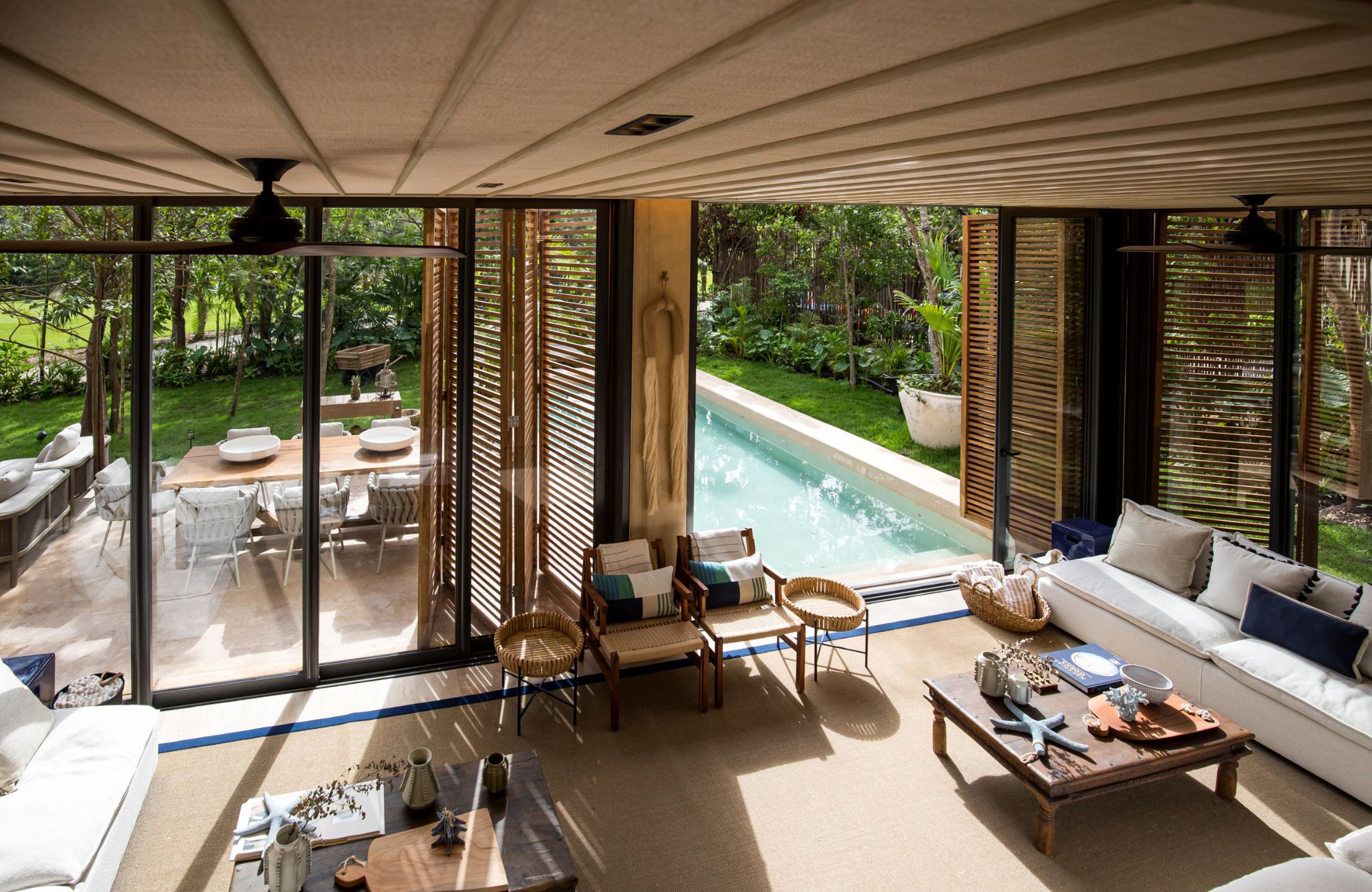 4-bedroom house, private pool, ocean access, 2 independent studios for sale in Playacar Phase 2.