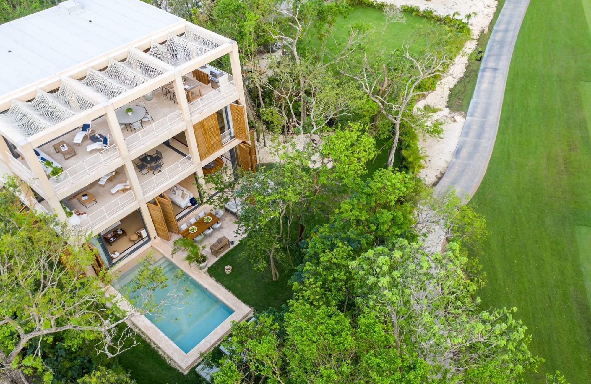 4-bedroom house, private pool, ocean access, 2 independent studios for sale in Playacar Phase 2.