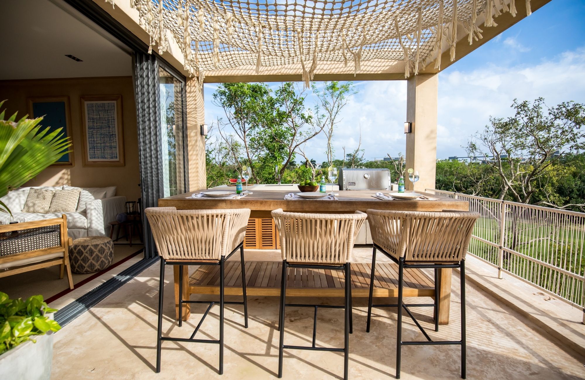 4-bedroom house, private pool, ocean access, 2 independent studios for sale in Playacar Phase 2.