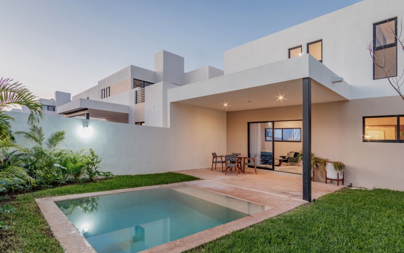 Two-story house with terrace and garden, for sale, Real Montejo, M&eacute;rida