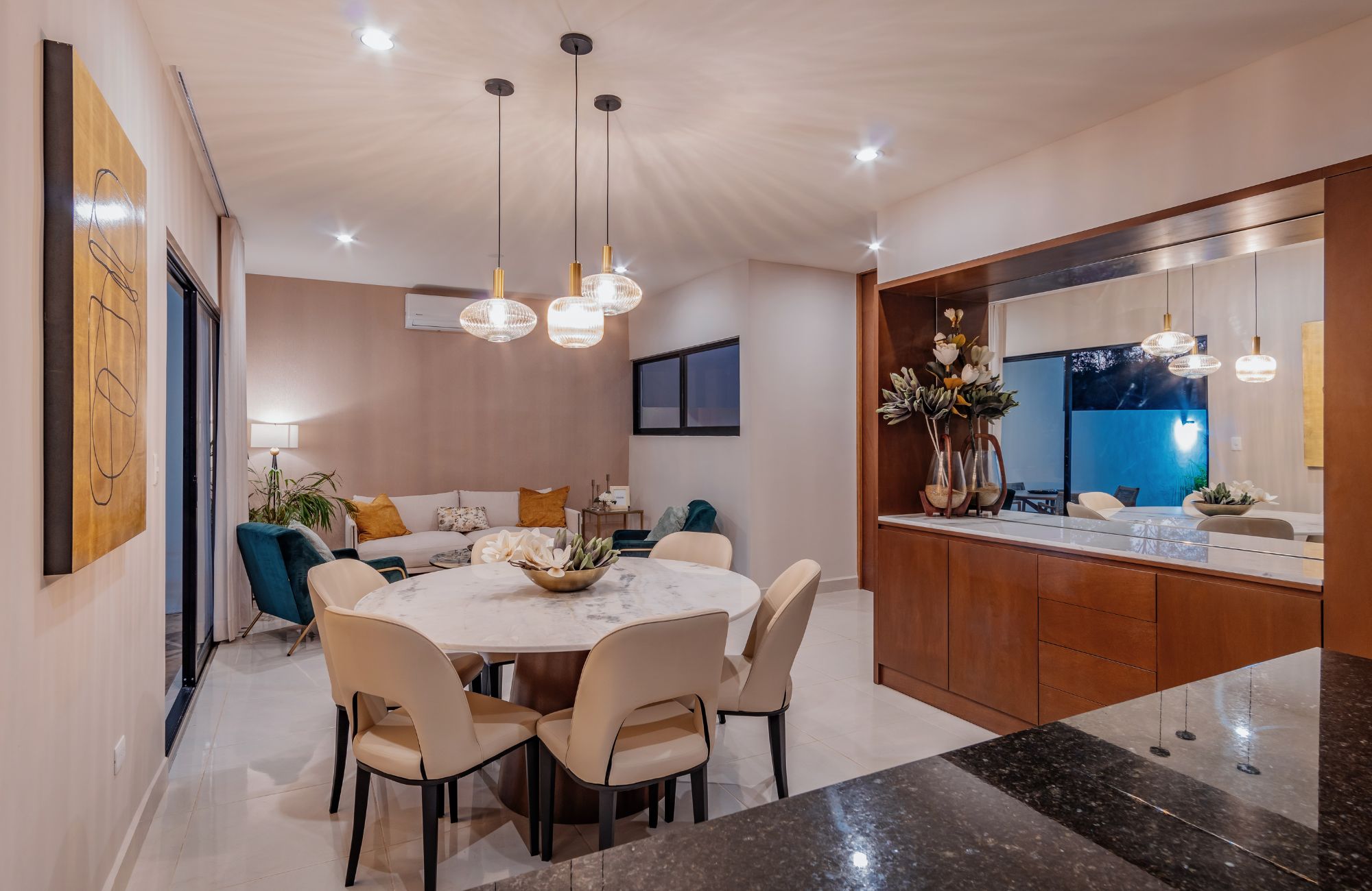 House with rooftop, terrace and patio in downtown M&eacute;rida.