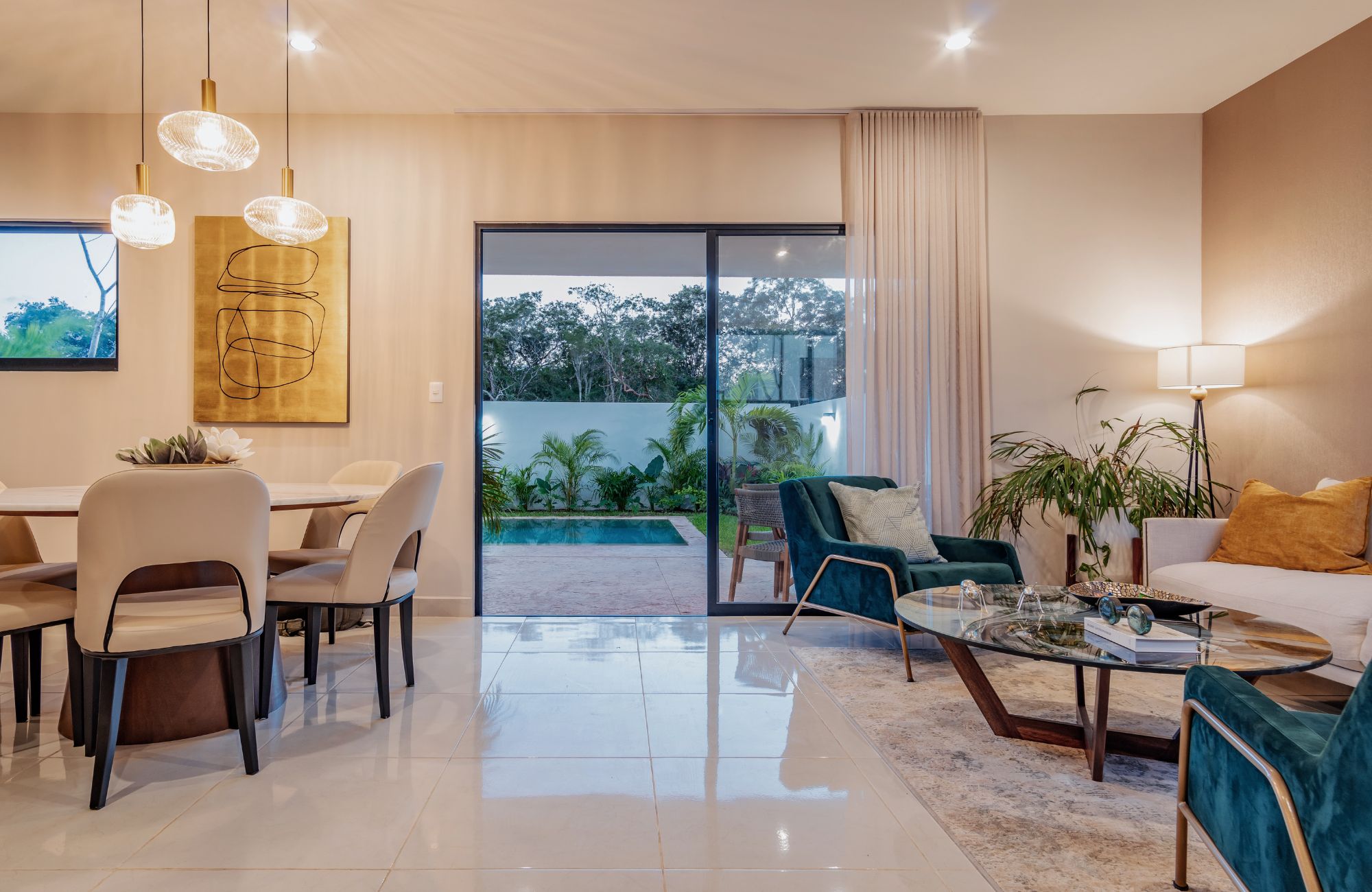 House with rooftop, terrace and patio in downtown M&eacute;rida.