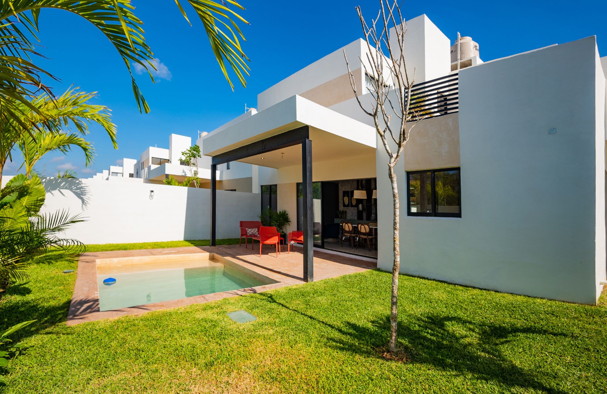 House with pool, solar panel, clubhouse with amenities, for sale Cholul Merida