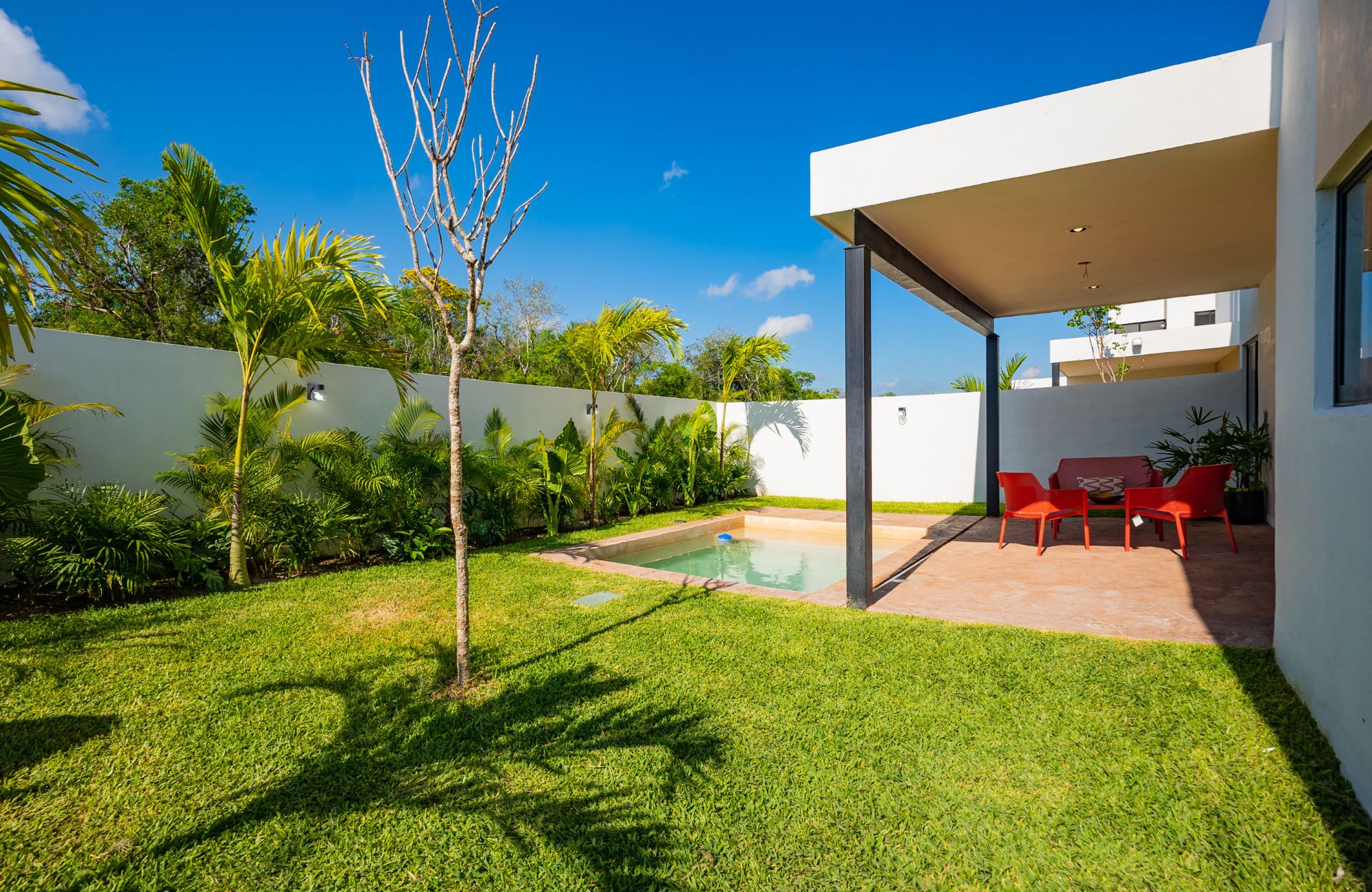 House with pool, solar panel, clubhouse with amenities, for sale Cholul Merida