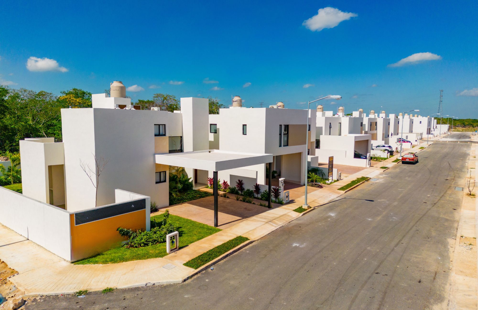 House with pool, solar panel, clubhouse with amenities, for sale Cholul Merida