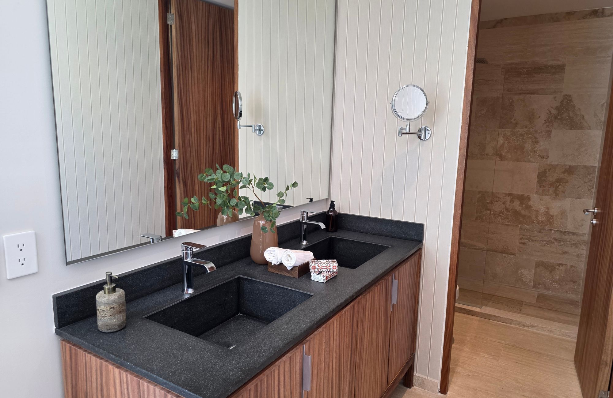 Condo with terrace and panoramic view for sale, Parque Canc&uacute;n, Canc&uacute;n