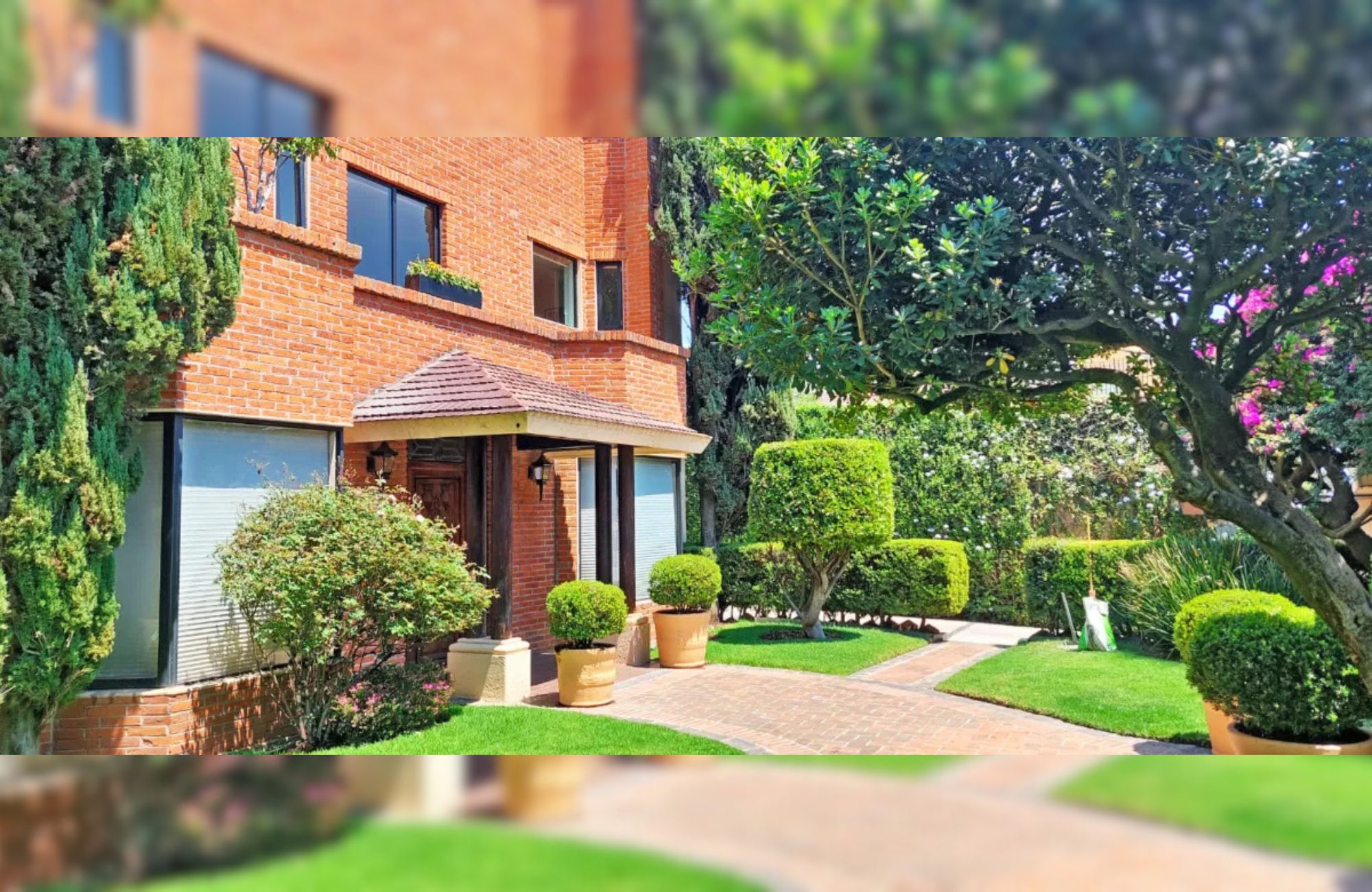 High-end residence for sale in the prestigious Bosques de las Lomas, Mexico City