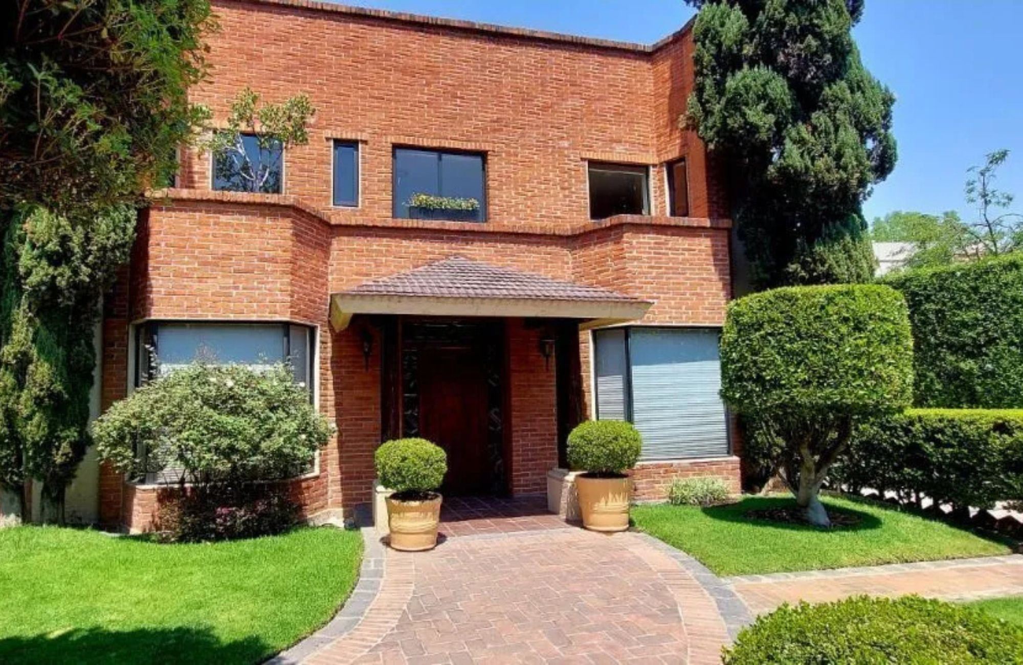 High-end residence for sale in the prestigious Bosques de las Lomas, Mexico City