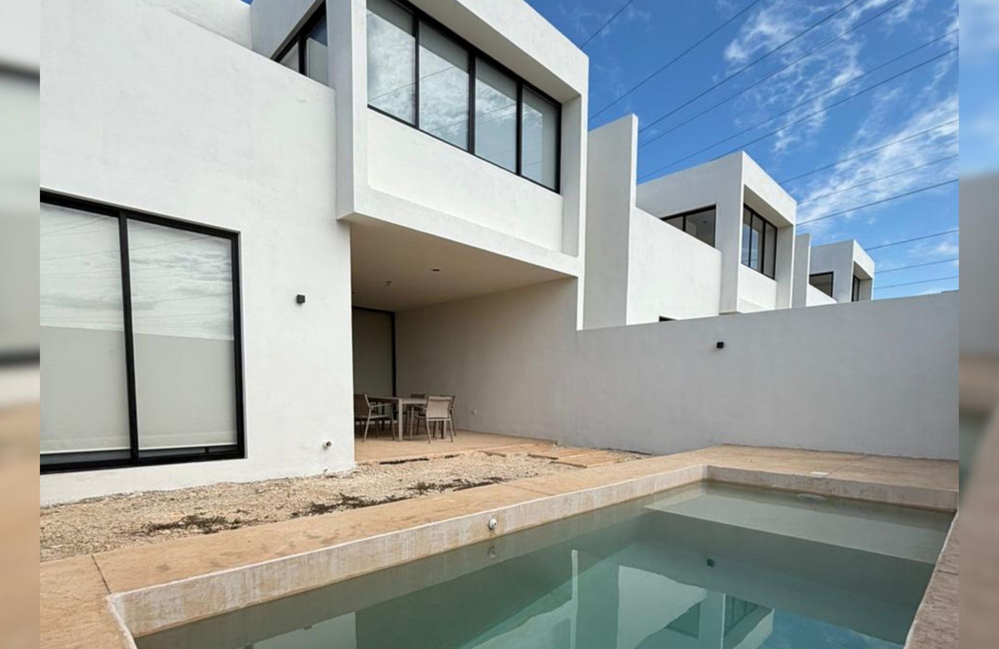 House steps from the ocean with rooftop plunge pool for sale, Chelem, Yucat&aacute;n