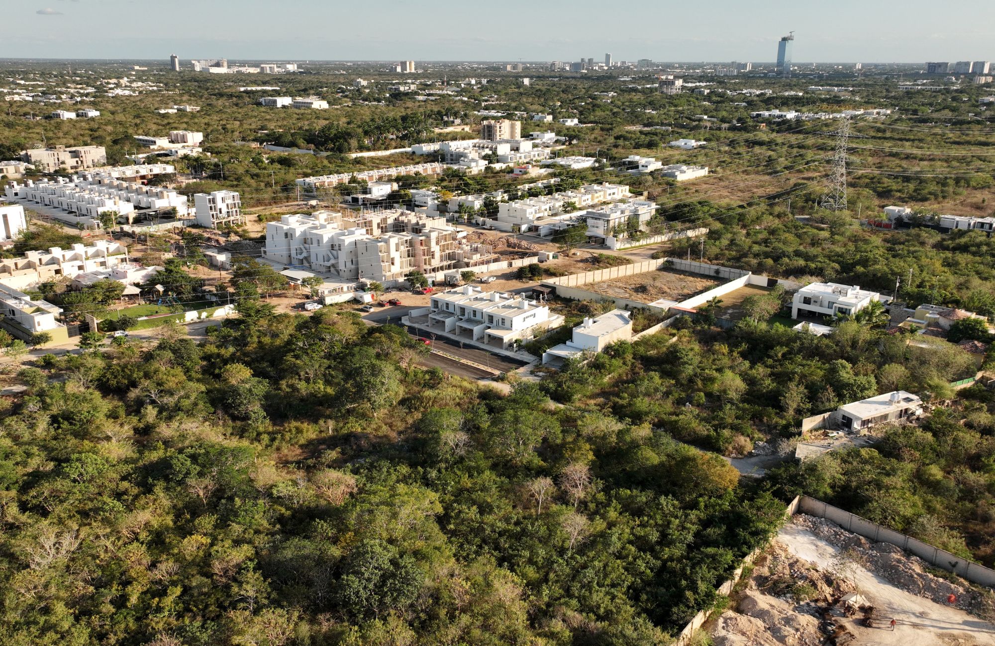 House steps from the ocean with rooftop plunge pool for sale, Chelem, Yucat&aacute;n