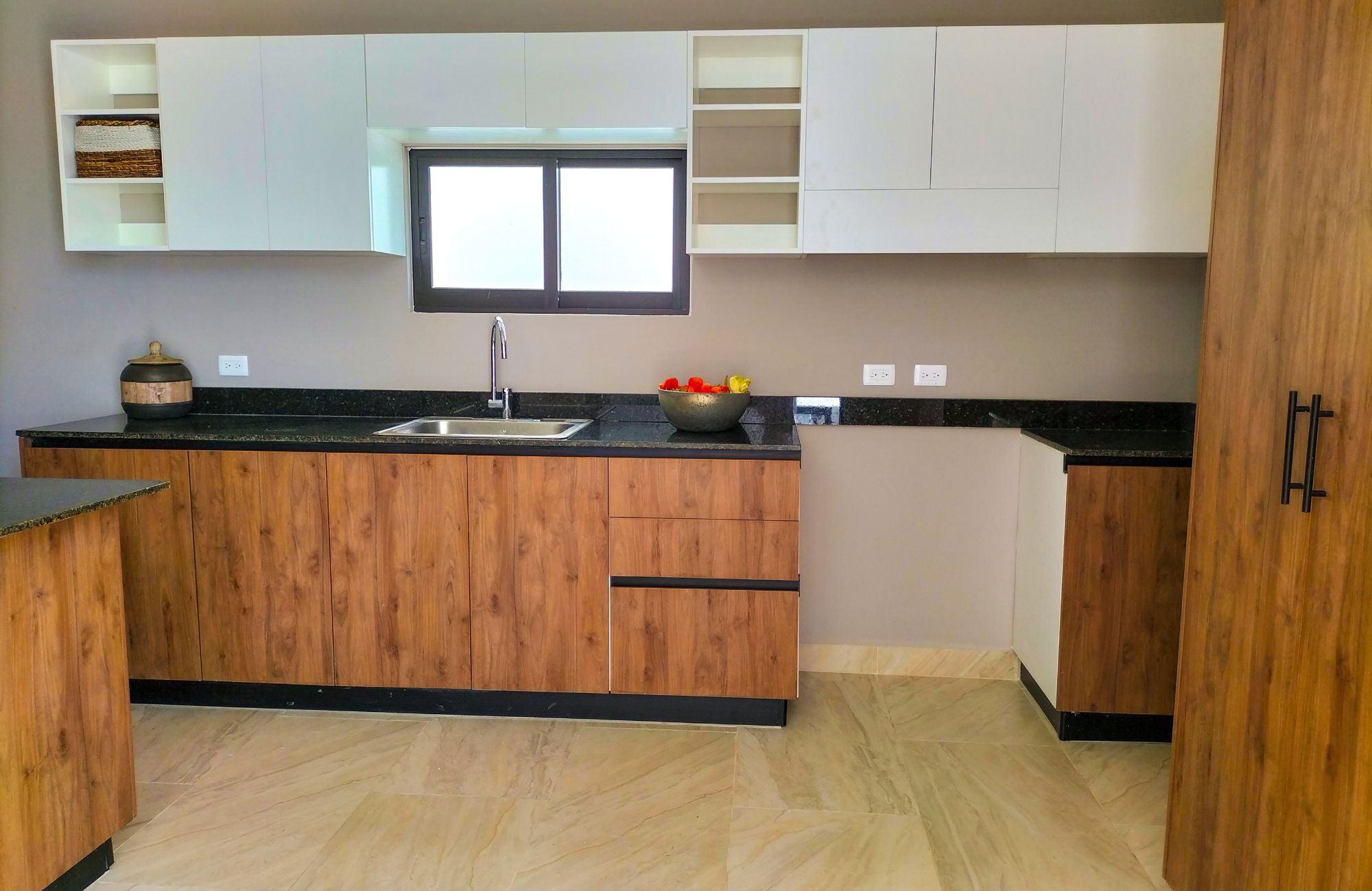 House with pool, solar panel, clubhouse with amenities, pre-sale in Merida