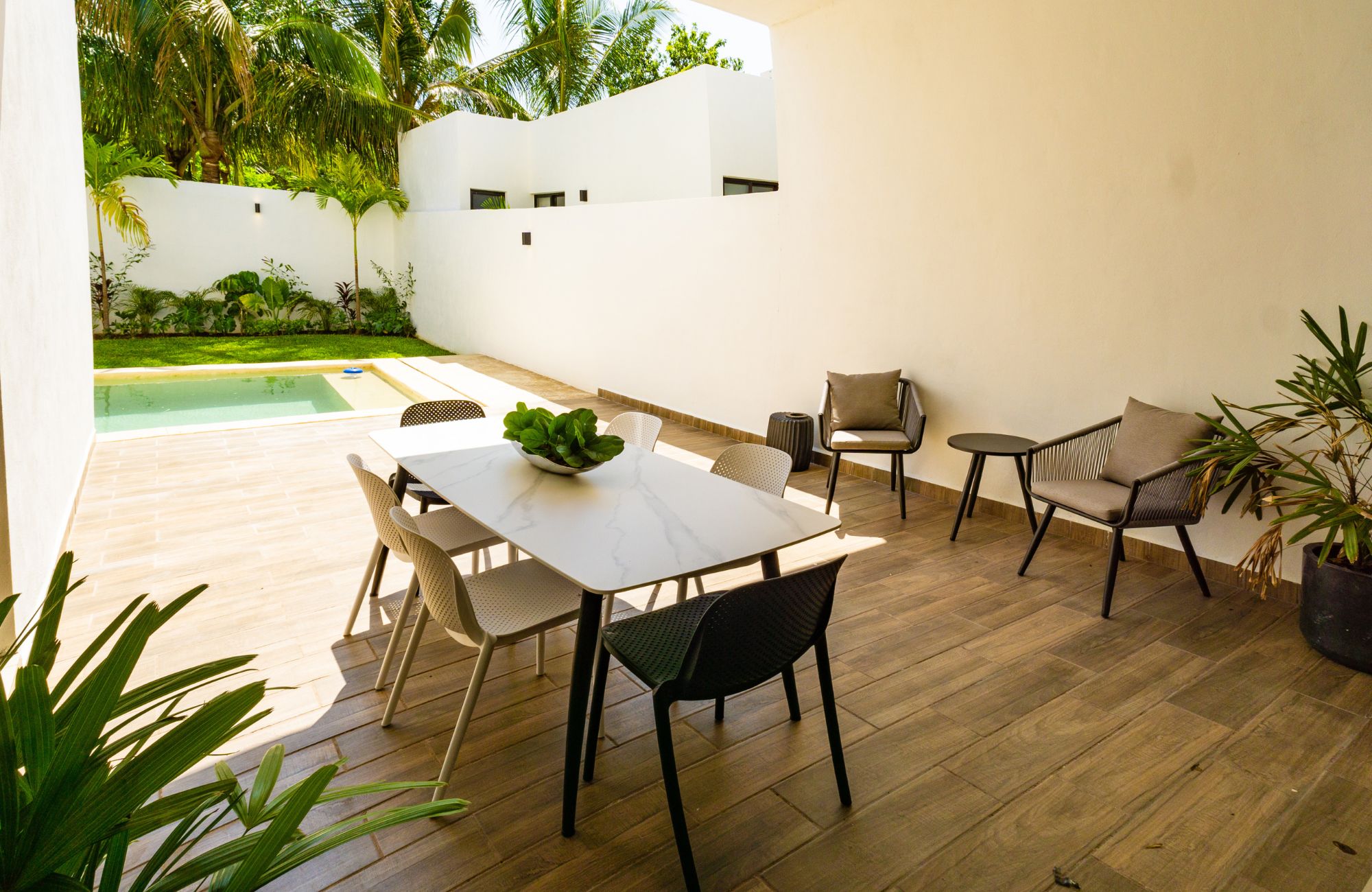 House with pool, solar panel, clubhouse with amenities, pre-sale in Merida