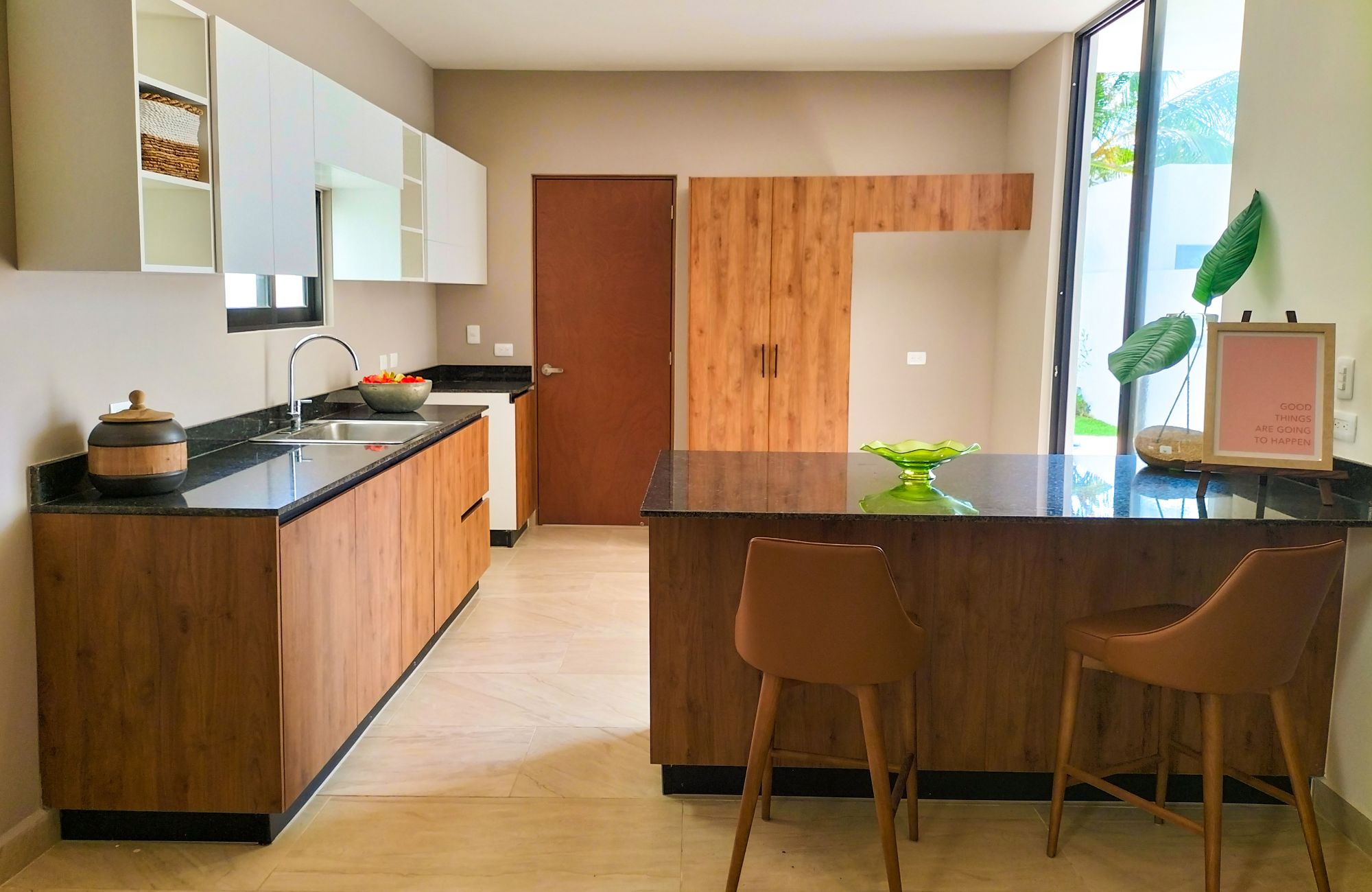 House with pool, solar panel, clubhouse with amenities, pre-sale in Merida