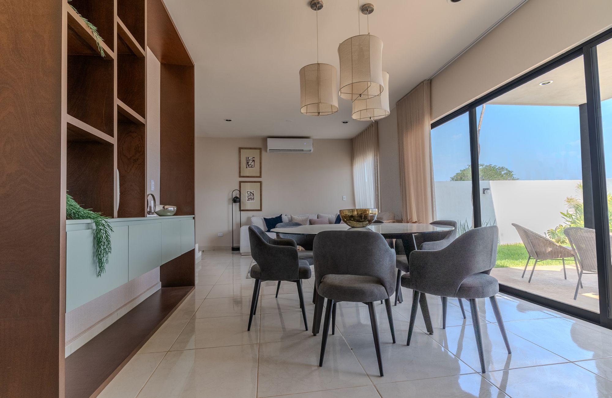 House with pool, solar panel, clubhouse with amenities, pre-sale in Merida