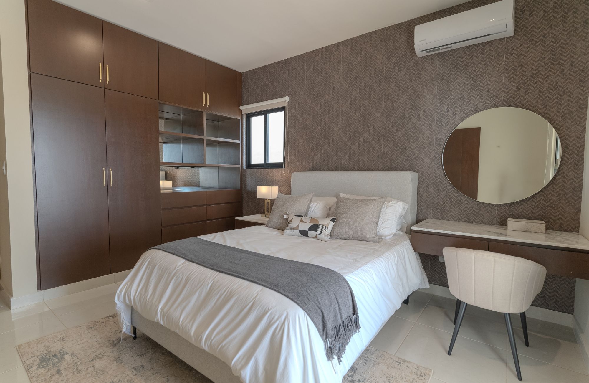 House with pool, solar panel, clubhouse with amenities, pre-sale in Merida