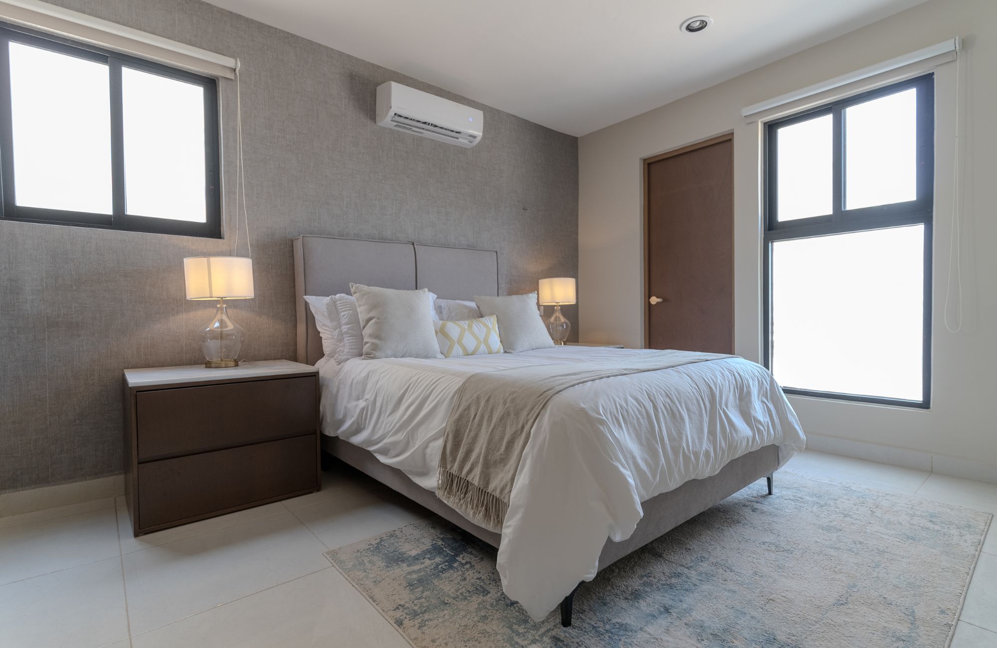 House with pool, solar panel, clubhouse with amenities, pre-sale in Merida