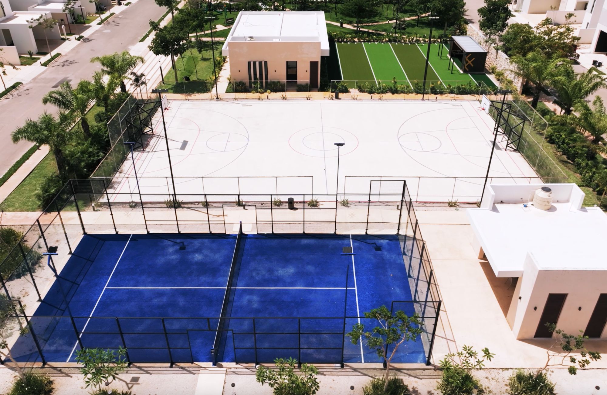 House with pool, solar panel, clubhouse with amenities, pre-sale in Merida