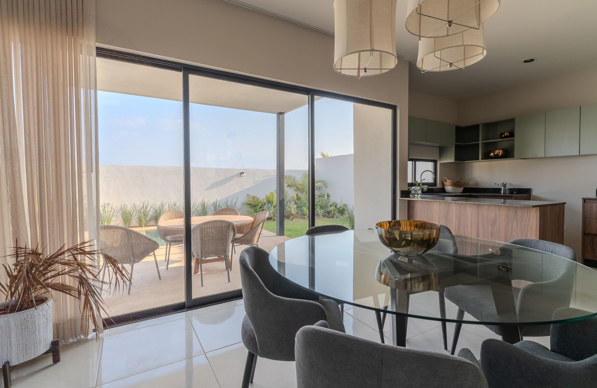 House with pool, solar panel, clubhouse with amenities, pre-sale in Merida