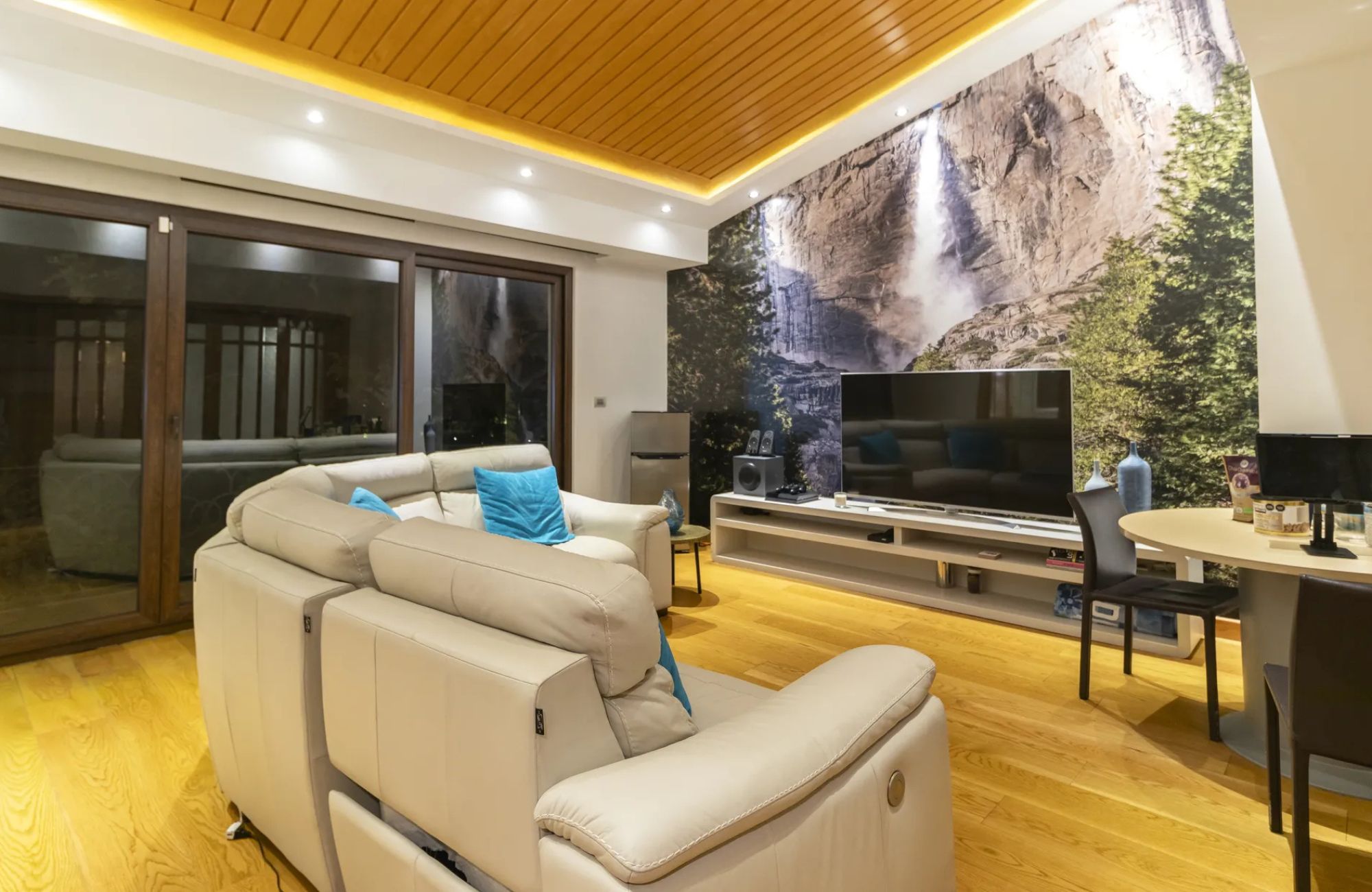 Luxury Lakefront Villa with Italian Design - Bosques de las Lomas, Mexico City