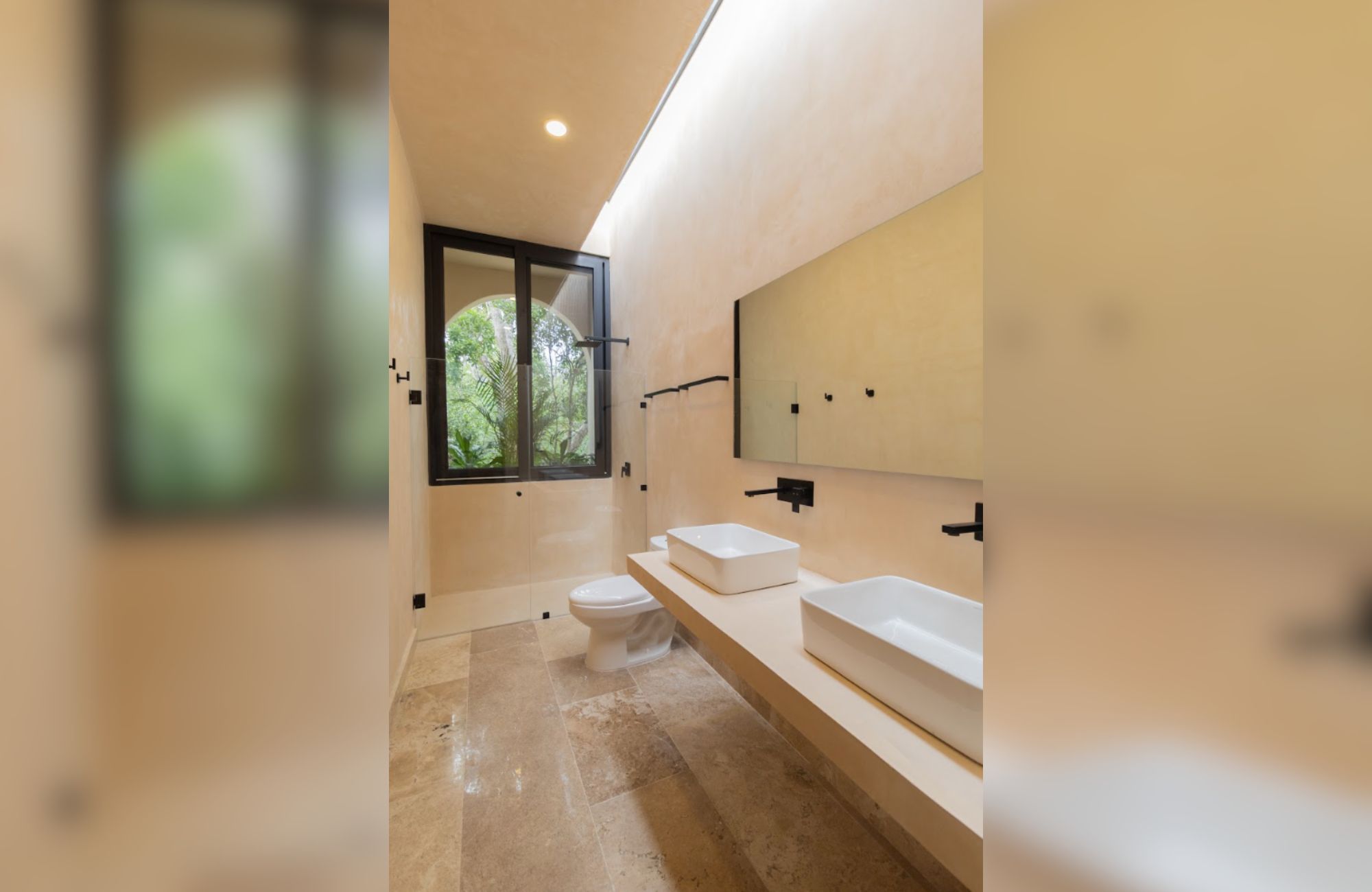 5 bedroom house, with private pool, hot tub spa, smart key card, amenities: gym, juice and coffee bar, common pool, in Aldea Zama, Tulum