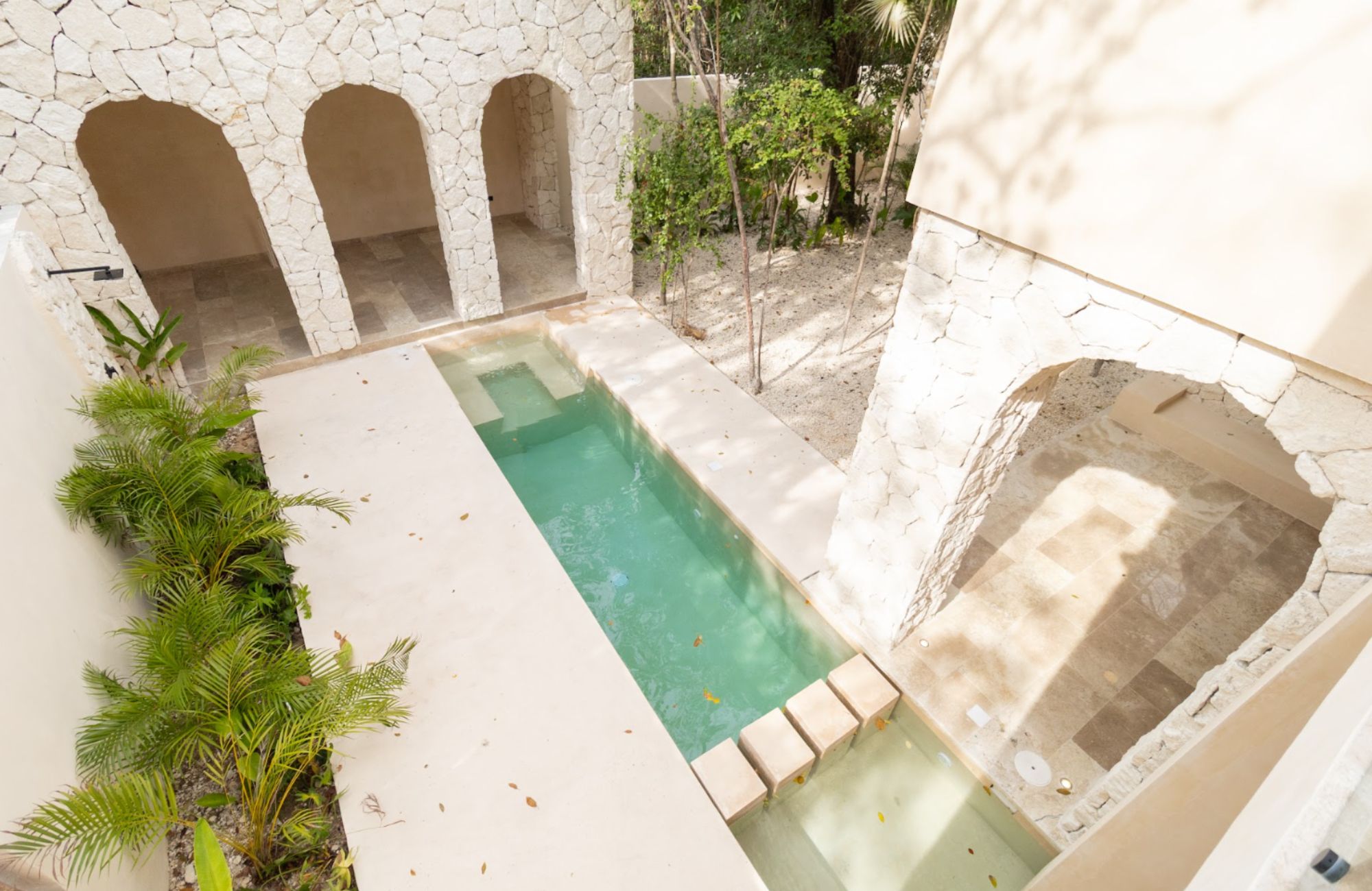 5 bedroom house, with private pool, hot tub spa, smart key card, amenities: gym, juice and coffee bar, common pool, in Aldea Zama, Tulum