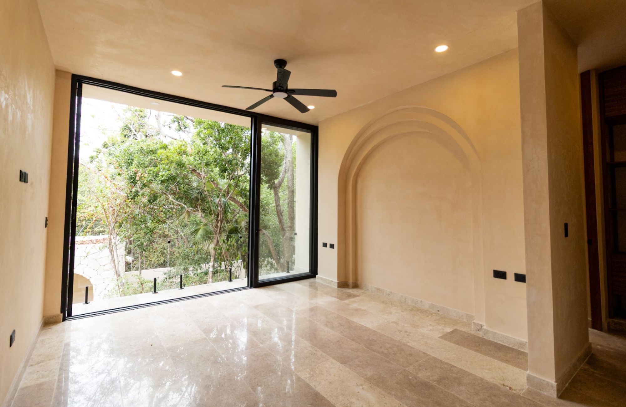 5 bedroom house, with private pool, hot tub spa, smart key card, amenities: gym, juice and coffee bar, common pool, in Aldea Zama, Tulum