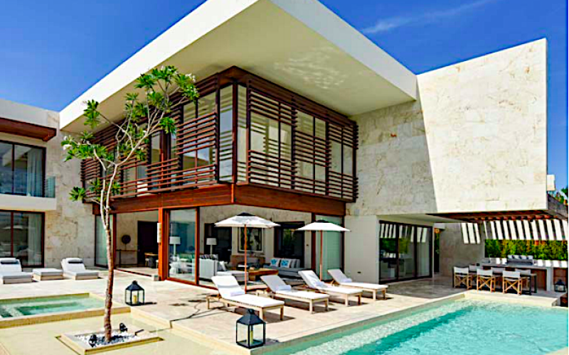 Luxury villa, 5 bedrooms, private pool water front, resort-style amenities,&nbsp; gated community with golf course and access to the sea