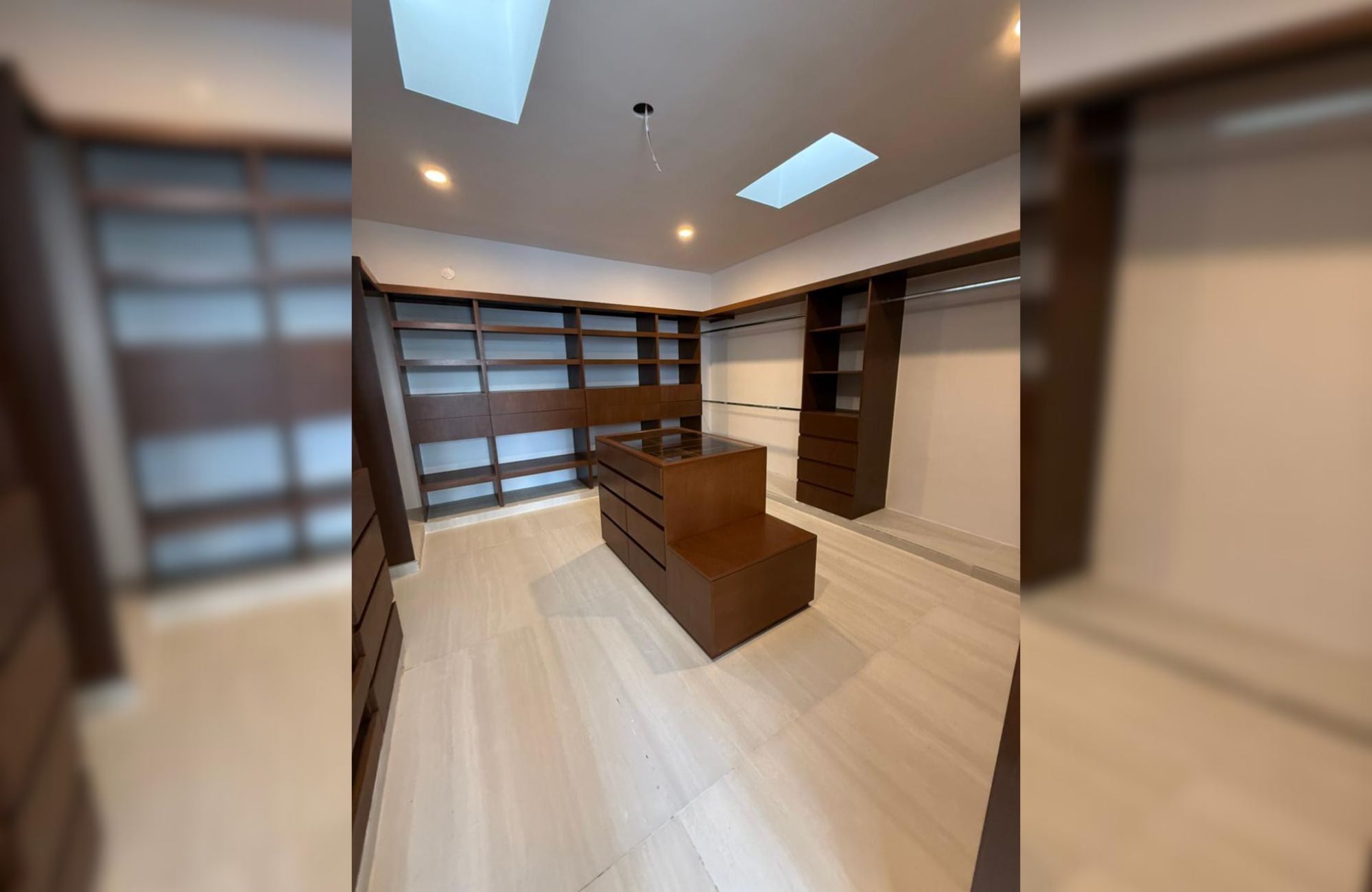 Two-story residence with private pool for sale, Xcanat&uacute;n, M&eacute;rida