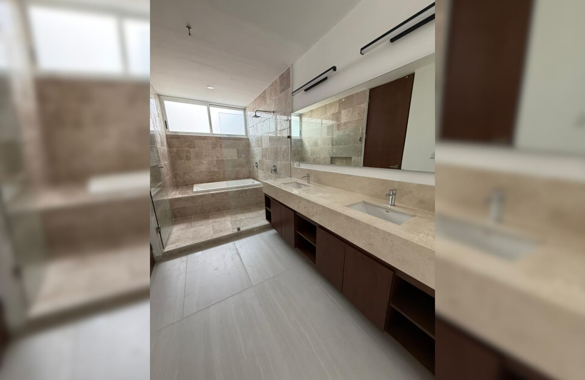 Two-story residence with private pool for sale, Xcanat&uacute;n, M&eacute;rida