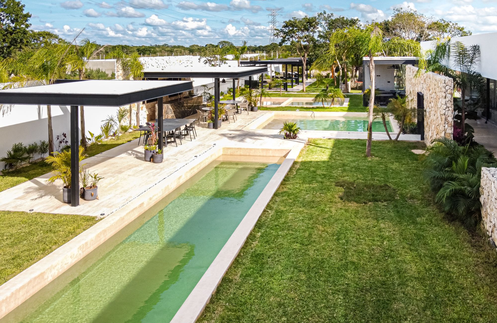 Two-story residence with private pool for sale, Xcanat&uacute;n, M&eacute;rida