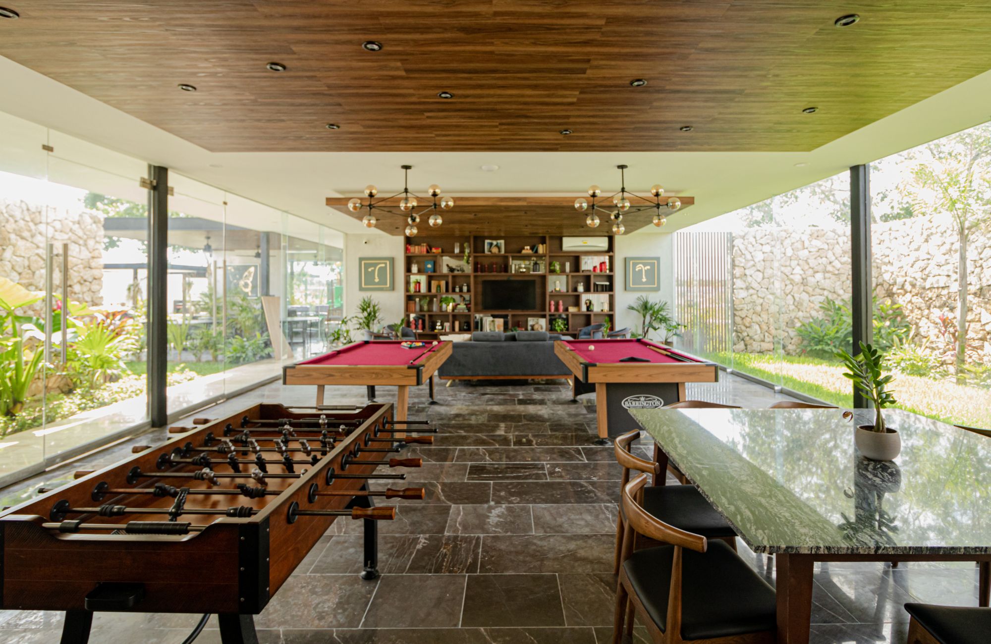 Two-story residence with private pool for sale, Xcanat&uacute;n, M&eacute;rida