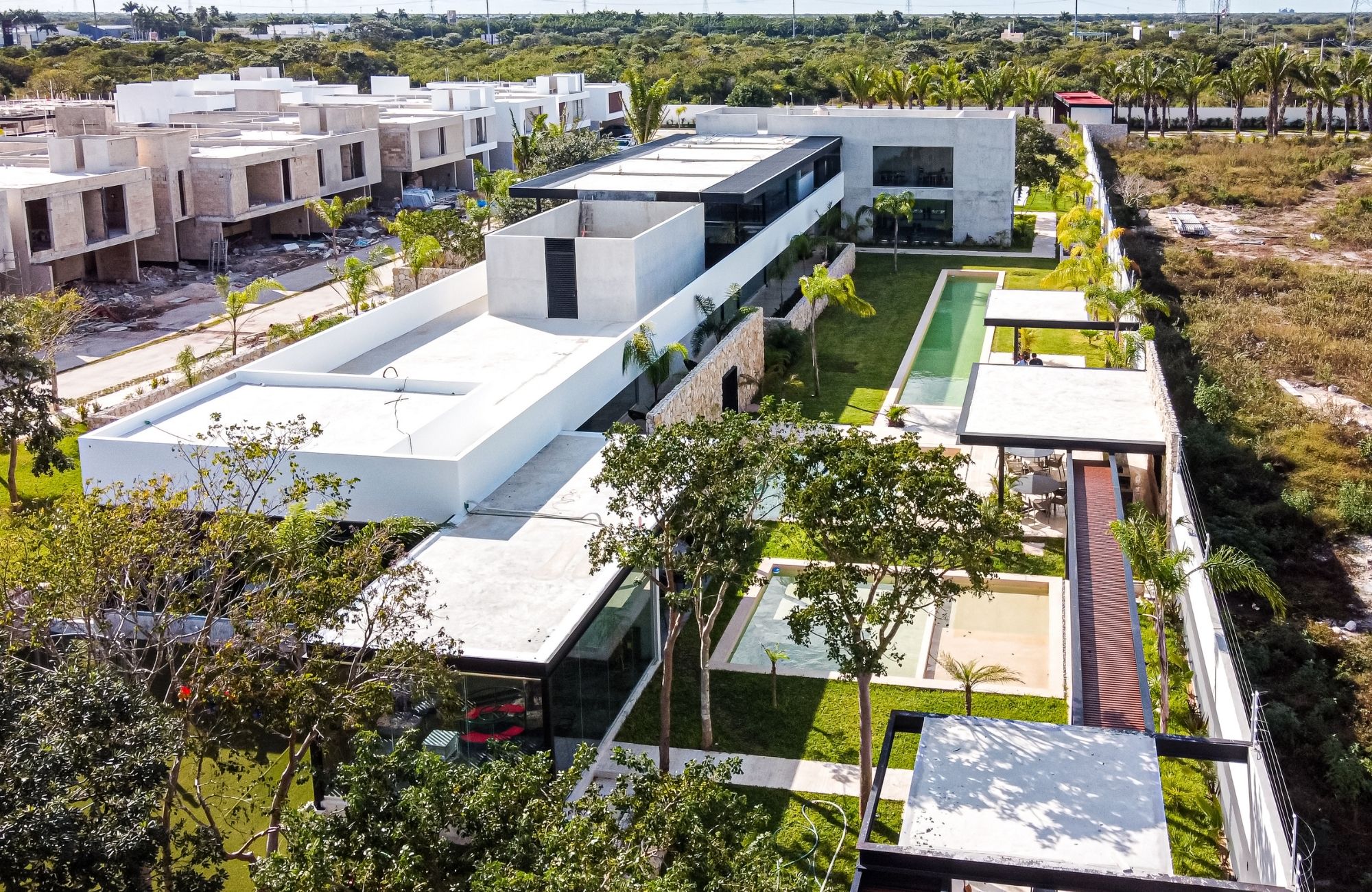 Two-story residence with private pool for sale, Xcanat&uacute;n, M&eacute;rida