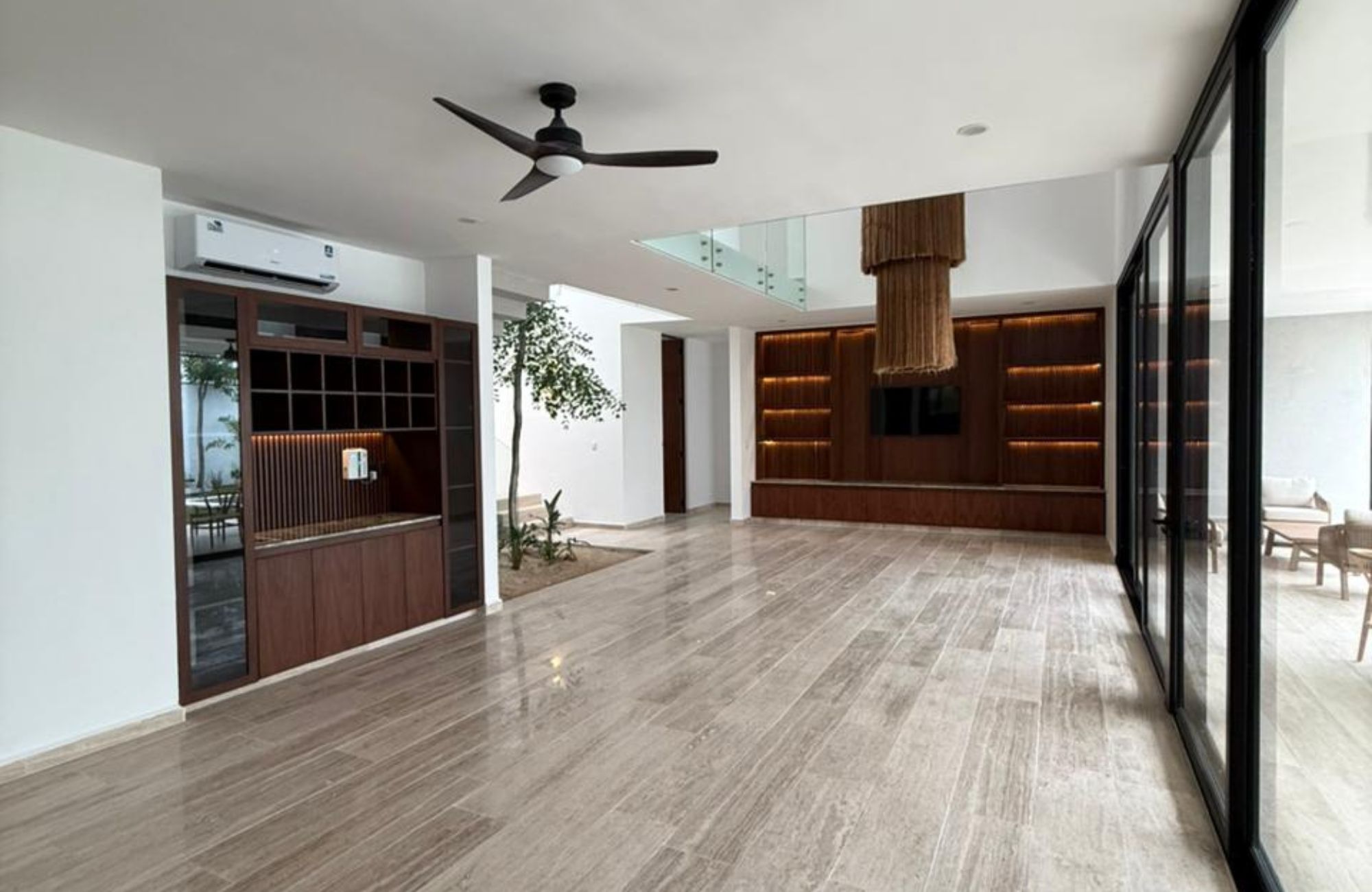 Luxury House with Pool and Garden for Sale, Yucat&aacute;n Country Club, M&eacute;rida