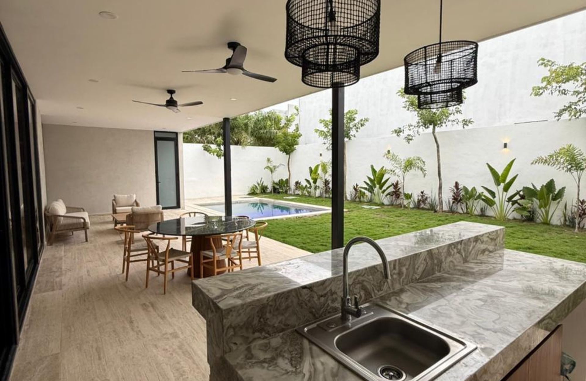 Luxury House with Pool and Garden for Sale, Yucat&aacute;n Country Club, M&eacute;rida