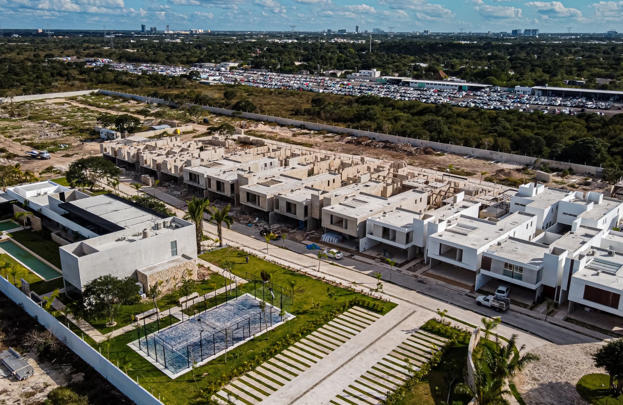 Luxury House with Pool and Garden for Sale, Yucat&aacute;n Country Club, M&eacute;rida