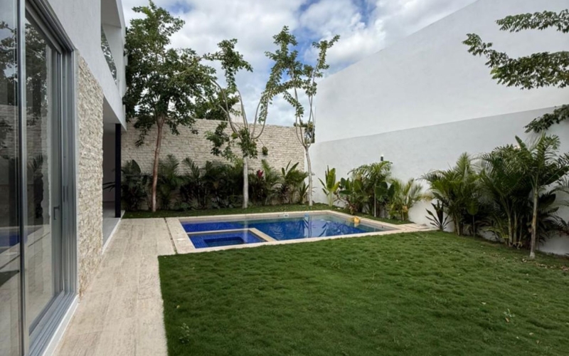 House with Private Pool, Wine Cellar, and Garden for Sale, Residencial El Origen, M&eacute;rida